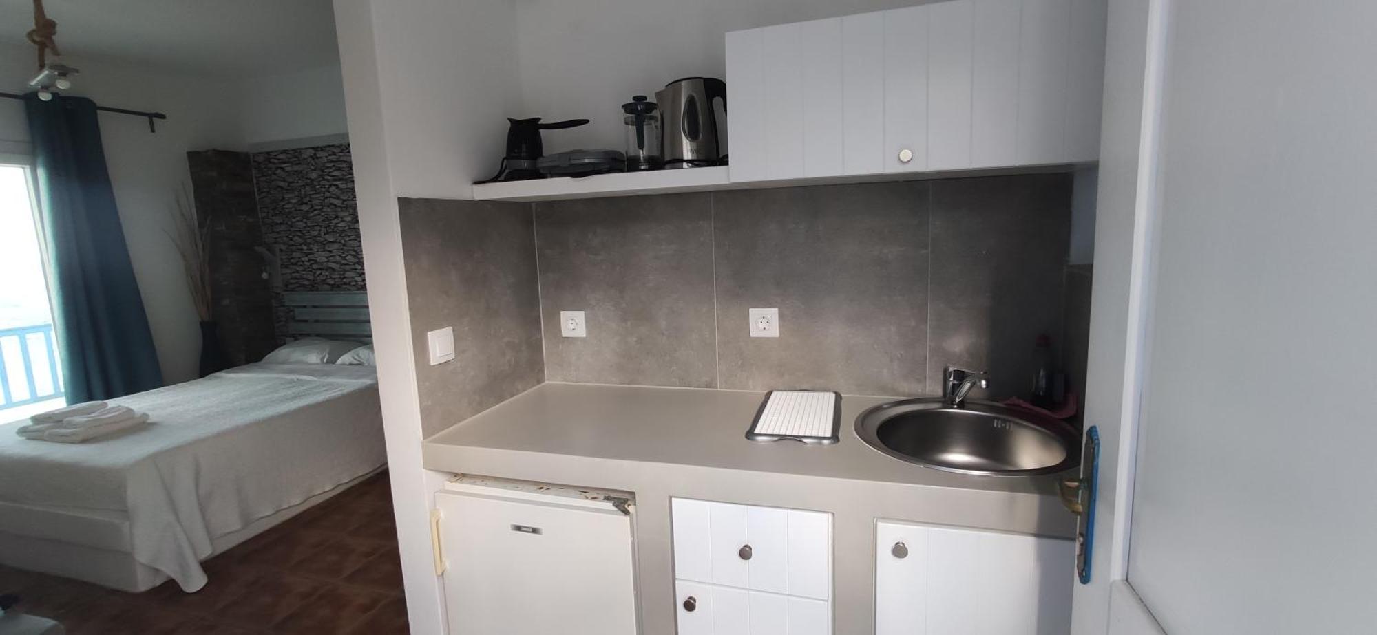 Anemos Sea View Aparthotel Batsi  Ruang foto
